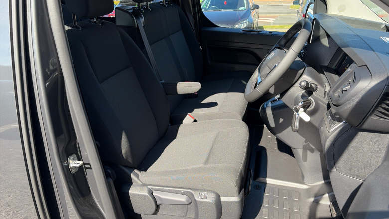 Vauxhall Vivaro L2 Diesel 2.2 Turbo D 150 Pro H1 Double Cab Auto